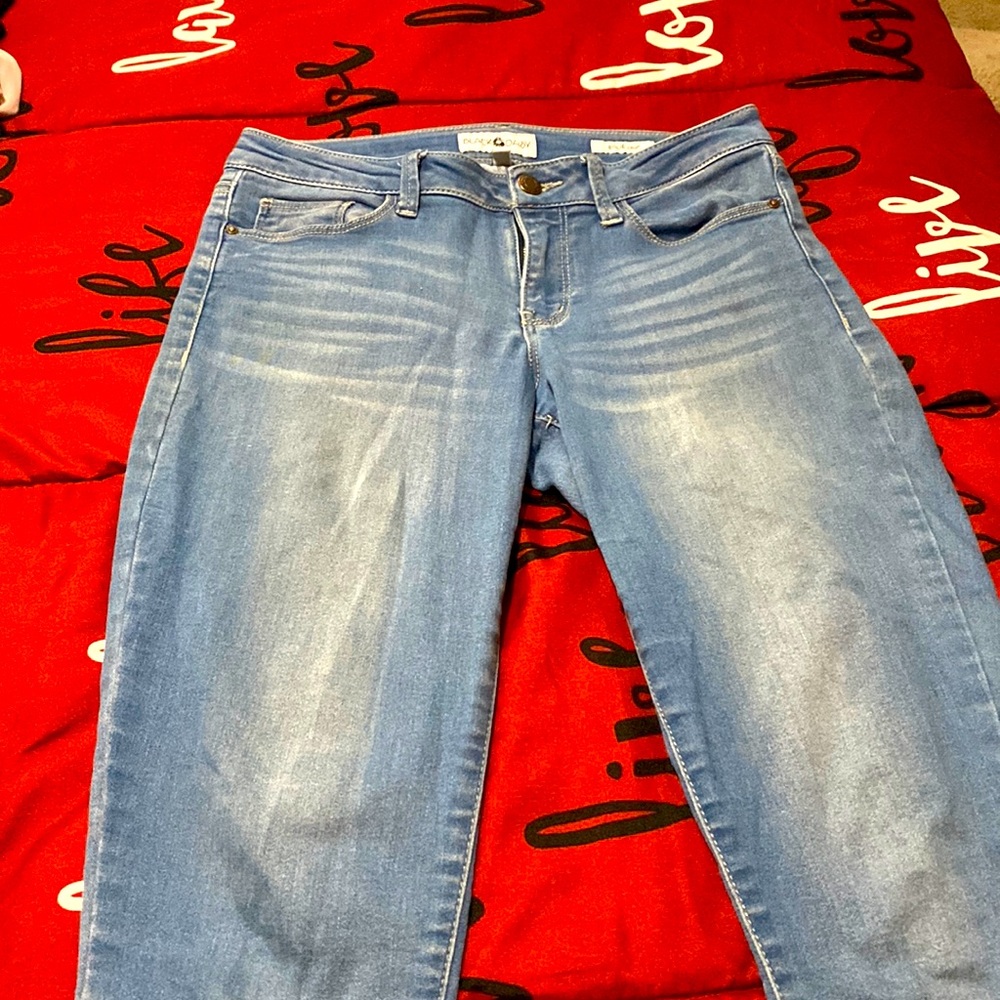 Black daisy denim capris